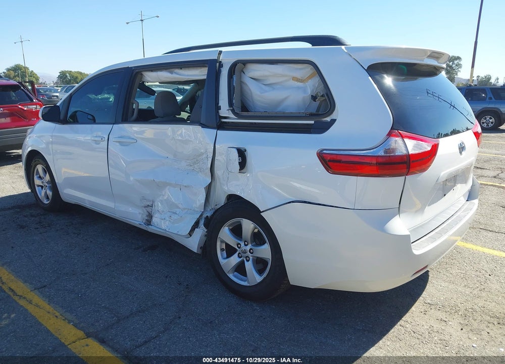 2017 TOYOTA SIENNA LE 8 PASSENGER VIN: 5TDKZ3DCXHS863837
