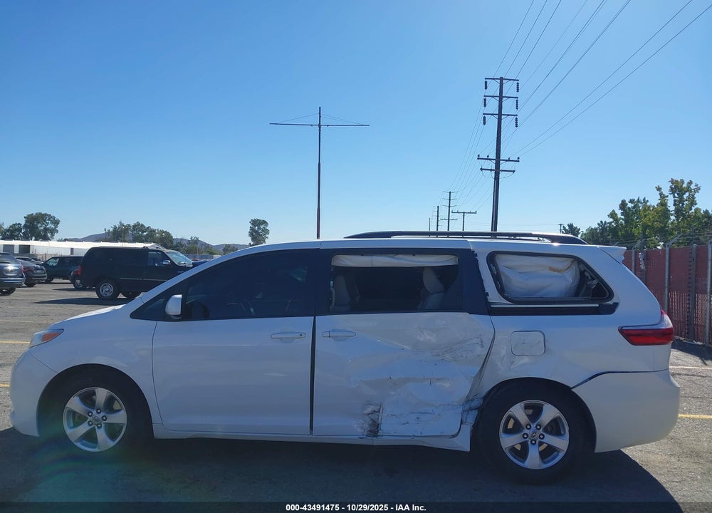 2017 TOYOTA SIENNA LE 8 PASSENGER VIN: 5TDKZ3DCXHS863837