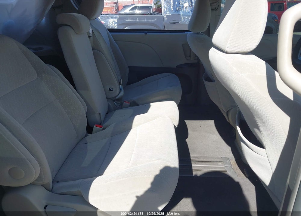 2017 TOYOTA SIENNA LE 8 PASSENGER VIN: 5TDKZ3DCXHS863837
