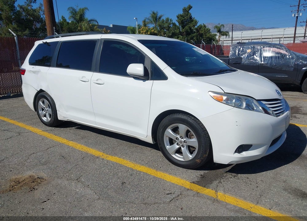 2017 TOYOTA SIENNA LE 8 PASSENGER VIN: 5TDKZ3DCXHS863837