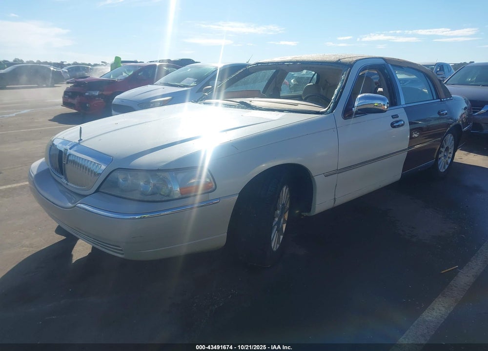 2003 LINCOLN TOWN CAR EXECUTIVE VIN: 1LNHM81W83Y646350