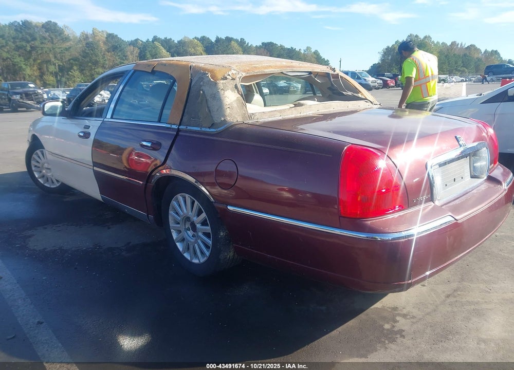 2003 LINCOLN TOWN CAR EXECUTIVE VIN: 1LNHM81W83Y646350