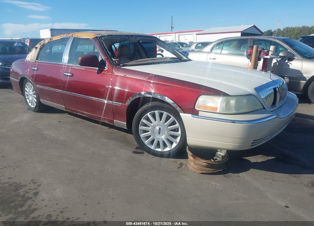 2003 LINCOLN TOWN CAR EXECUTIVE VIN: 1LNHM81W83Y646350