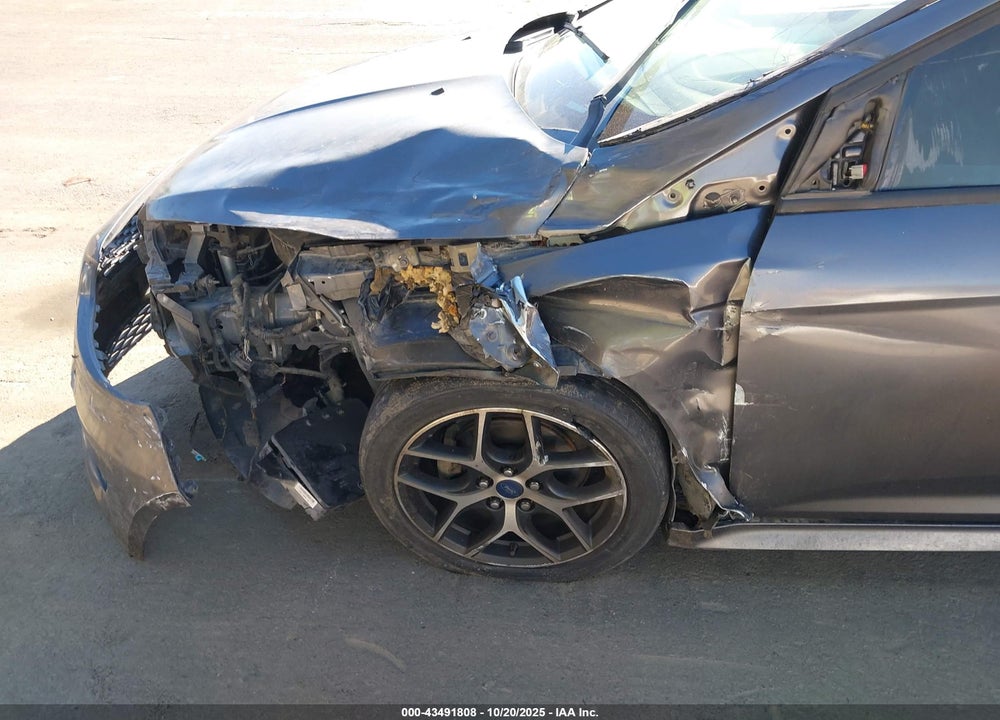 2015 FORD FOCUS SE VIN: 1FADP3F22FL281481