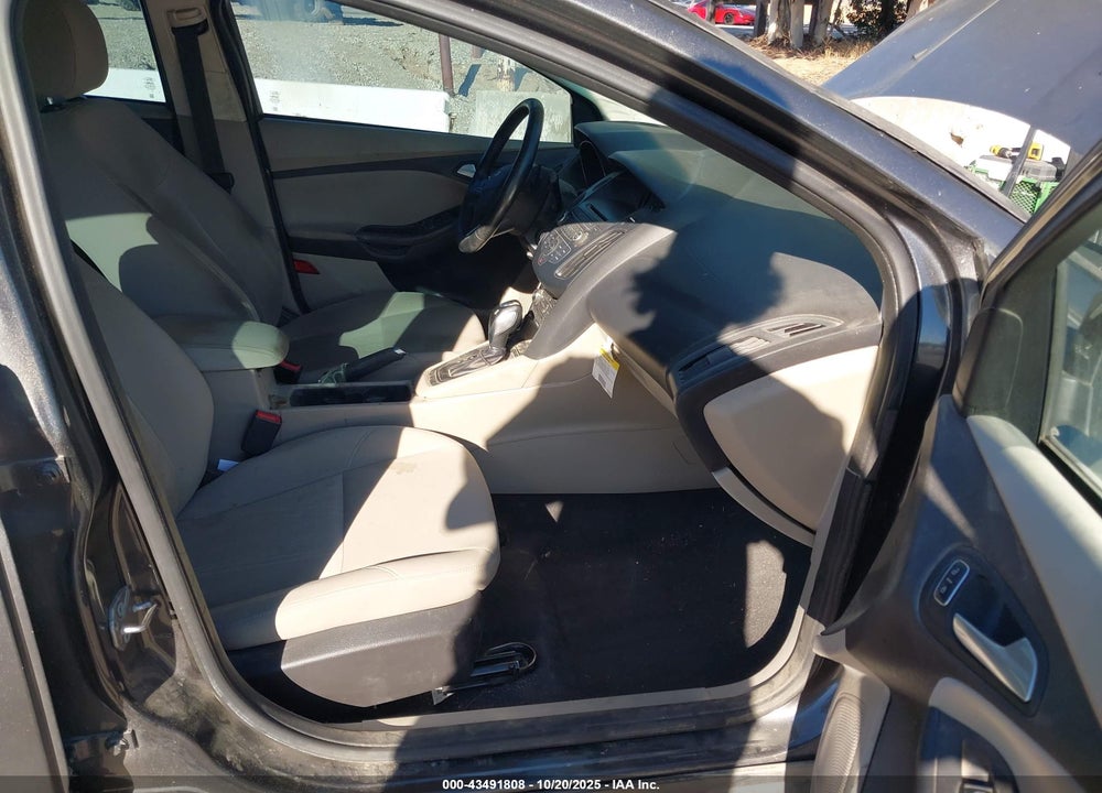 2015 FORD FOCUS SE VIN: 1FADP3F22FL281481