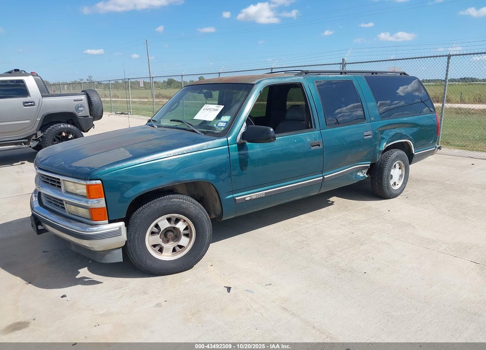 1996 CHEVROLET SUBURBAN C1500 VIN: 1GNEC16R2TJ418901