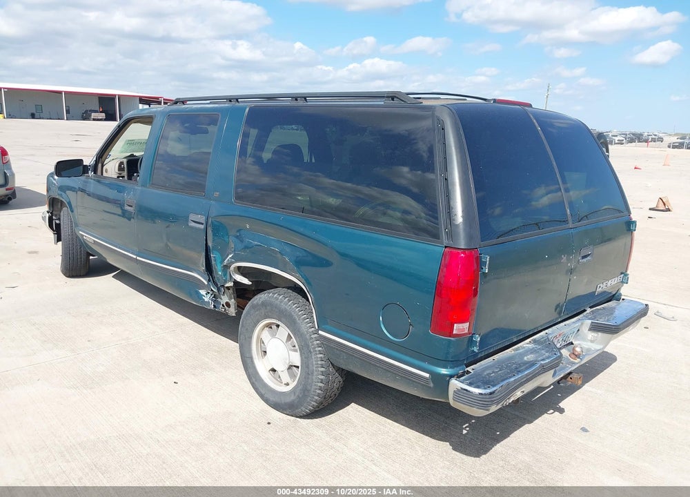 1996 CHEVROLET SUBURBAN C1500 VIN: 1GNEC16R2TJ418901