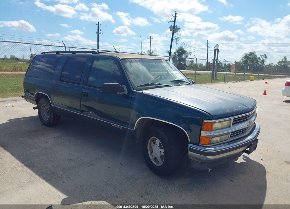 1996 CHEVROLET SUBURBAN C1500 VIN: 1GNEC16R2TJ418901