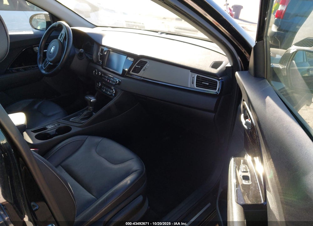2018 KIA NIRO VIN: KNDCE3LCXJ5139742