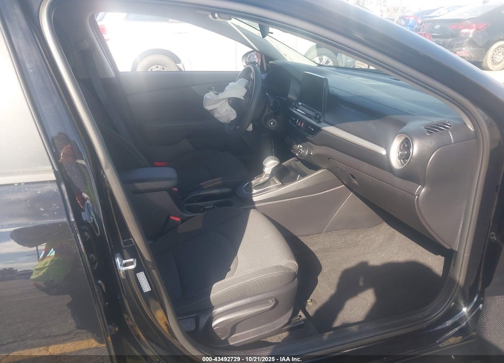 2021 KIA FORTE LXS VIN: 3KPF24AD1ME407397