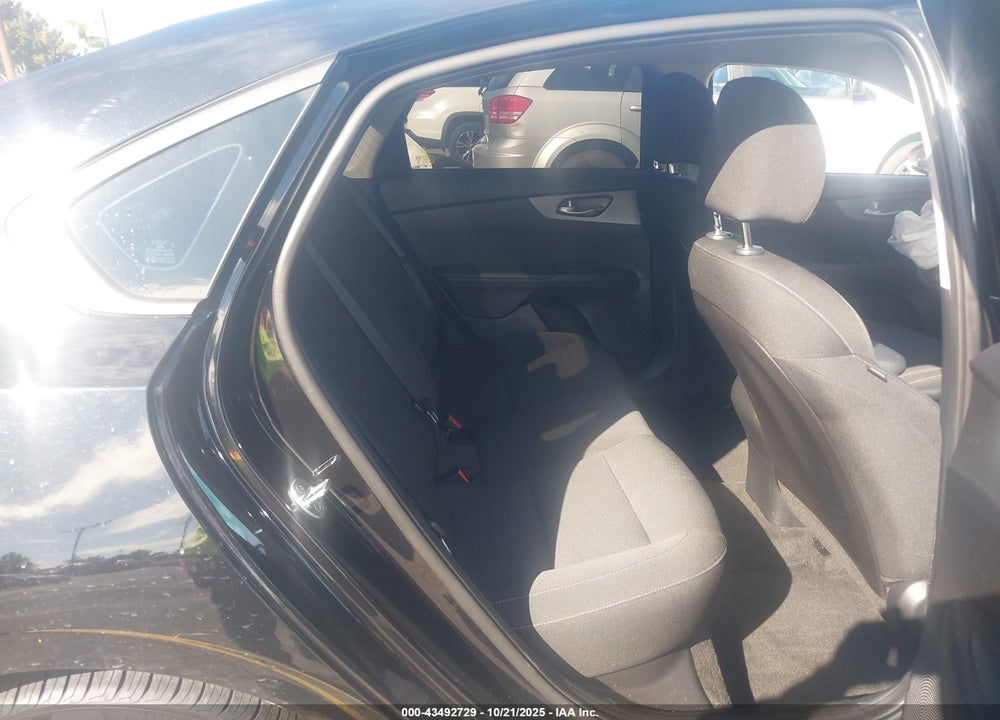 2021 KIA FORTE LXS VIN: 3KPF24AD1ME407397