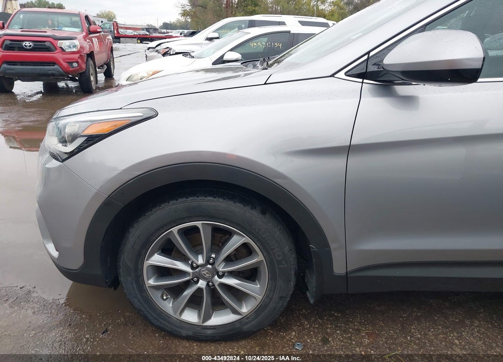 2017 HYUNDAI SANTA FE SE VIN: KM8SMDHF7HU256357