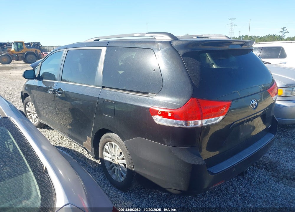 2011 TOYOTA SIENNA XLE V6 VIN: 5TDYK3DC7BS026078