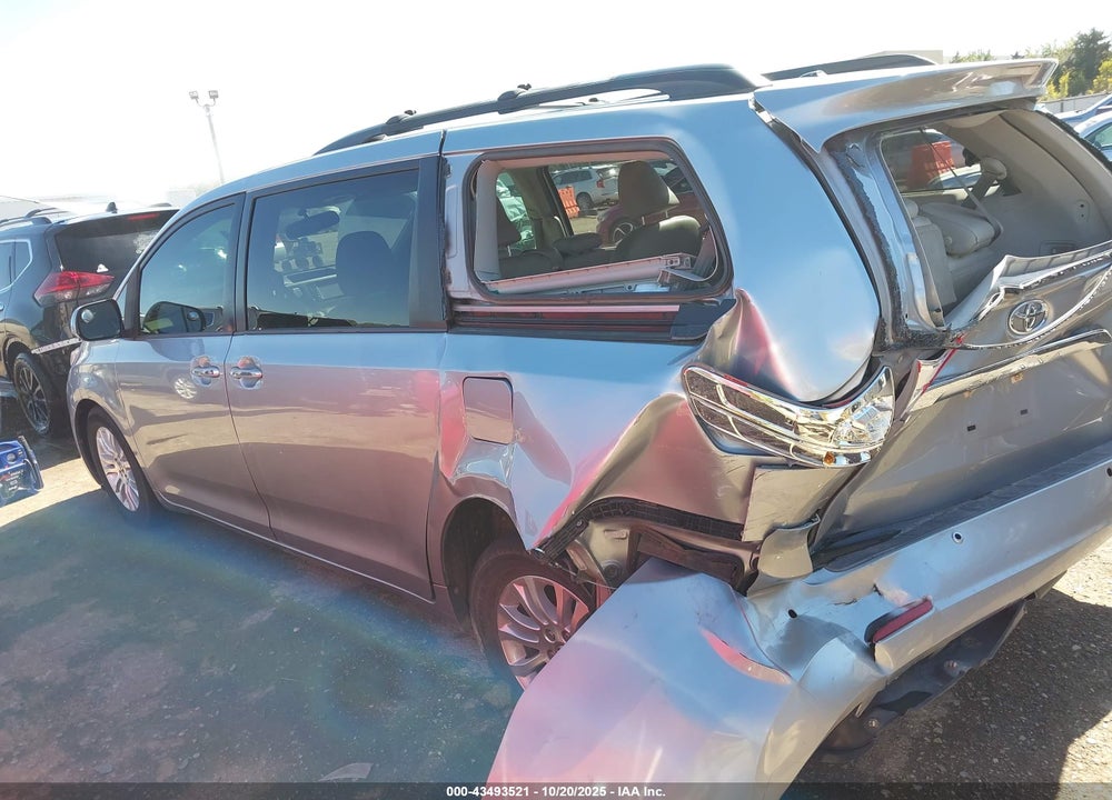 2013 TOYOTA SIENNA XLE V6 8 PASSENGER VIN: 5TDYK3DC2DS301228