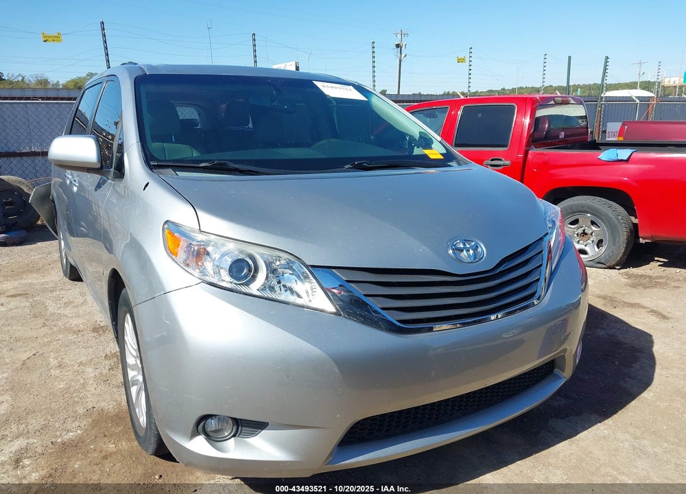 2013 TOYOTA SIENNA XLE V6 8 PASSENGER VIN: 5TDYK3DC2DS301228