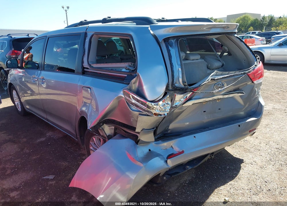 2013 TOYOTA SIENNA XLE V6 8 PASSENGER VIN: 5TDYK3DC2DS301228