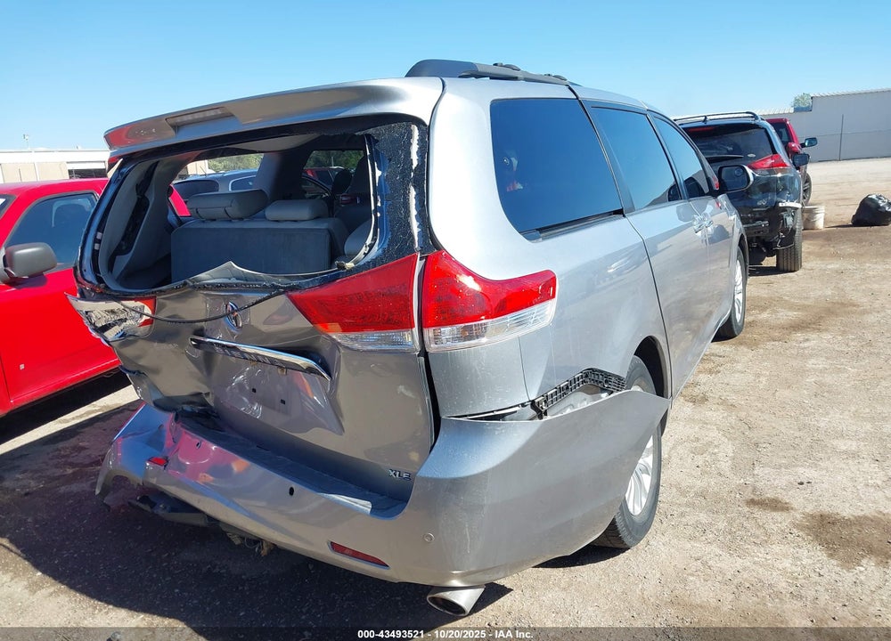 2013 TOYOTA SIENNA XLE V6 8 PASSENGER VIN: 5TDYK3DC2DS301228