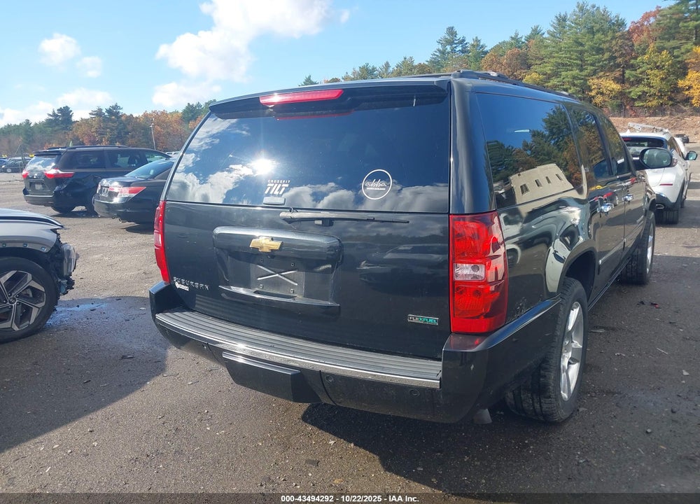 2010 CHEVROLET SUBURBAN 1500 VIN: 1GNUKKE32AR177132