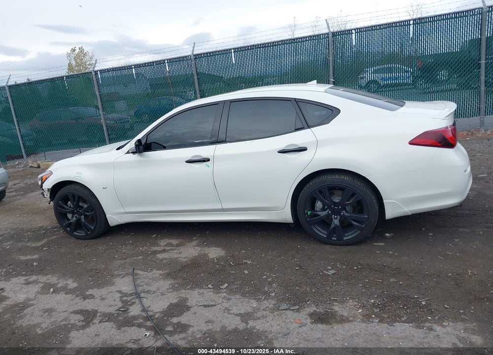 2015 INFINITI Q70 VIN: JN1BY1AR9FM561600