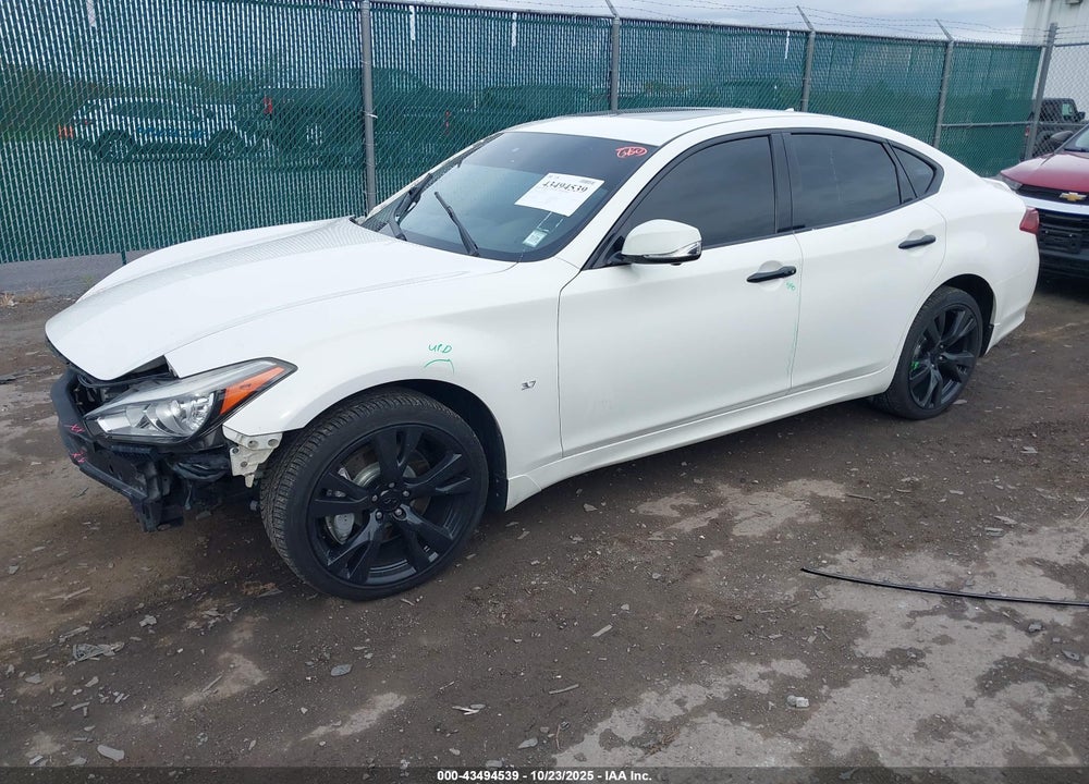 2015 INFINITI Q70 VIN: JN1BY1AR9FM561600