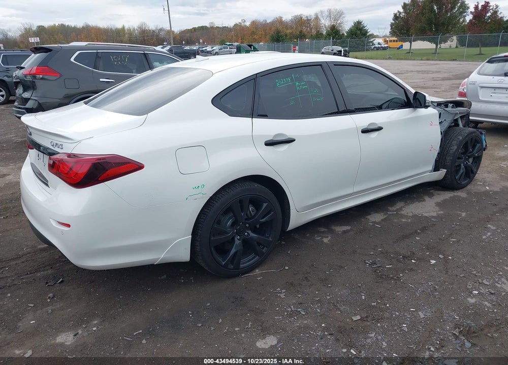 2015 INFINITI Q70 VIN: JN1BY1AR9FM561600