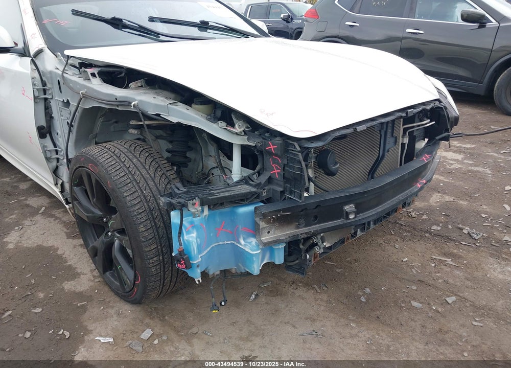 2015 INFINITI Q70 VIN: JN1BY1AR9FM561600