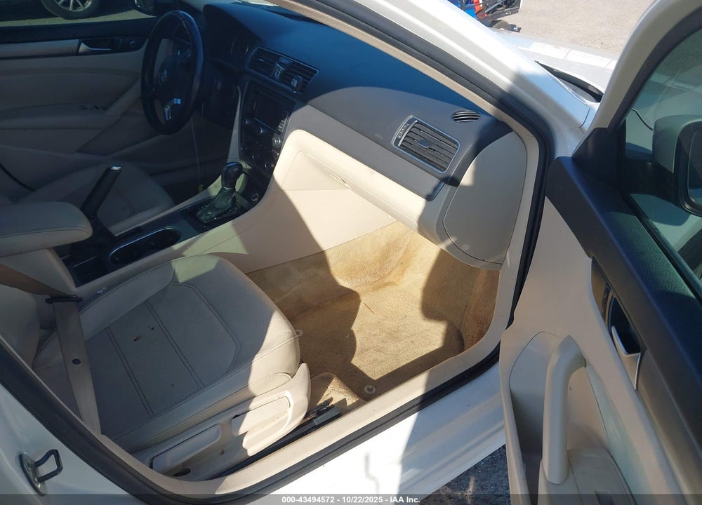 2014 VOLKSWAGEN PASSAT 1.8T SE VIN: 1VWBS7A34EC093452