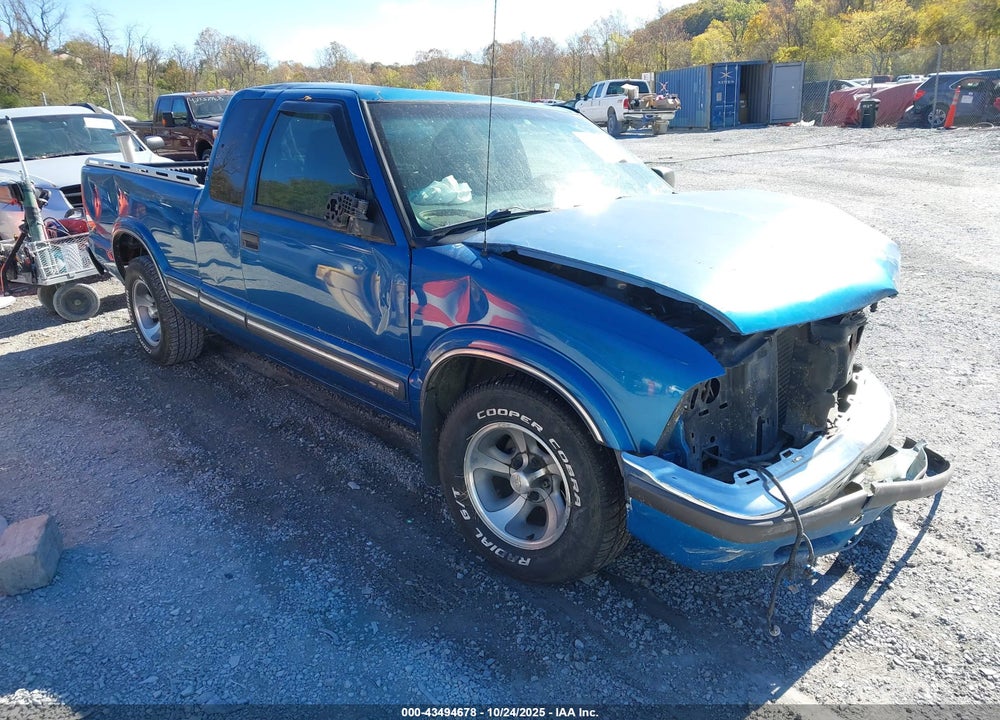 2001 CHEVROLET S-10 LS VIN: 1GCCS19W318128109