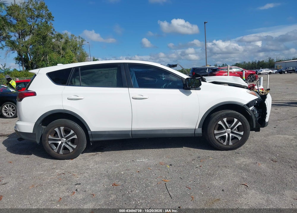 2018 TOYOTA RAV4 LE VIN: 2T3ZFREV9JW440584