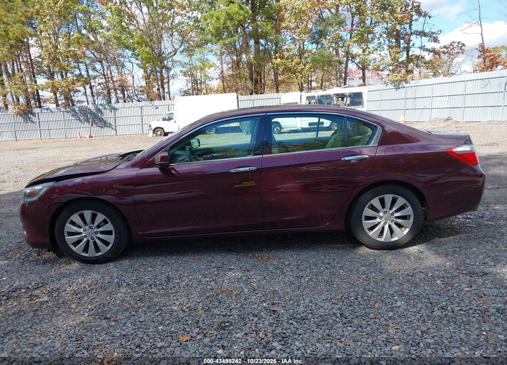 2015 HONDA ACCORD VIN: 1HGCR3F82FA016982
