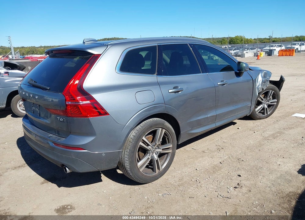 2018 VOLVO XC60 T6 MOMENTUM VIN: LYVA22RK4JB122671