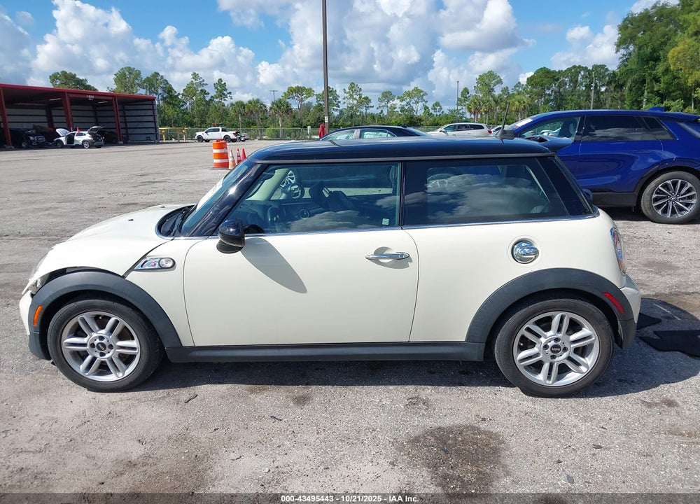 2013 MINI HARDTOP VIN: WMWSV3C59DT388625