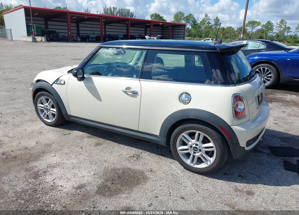 2013 MINI HARDTOP VIN: WMWSV3C59DT388625
