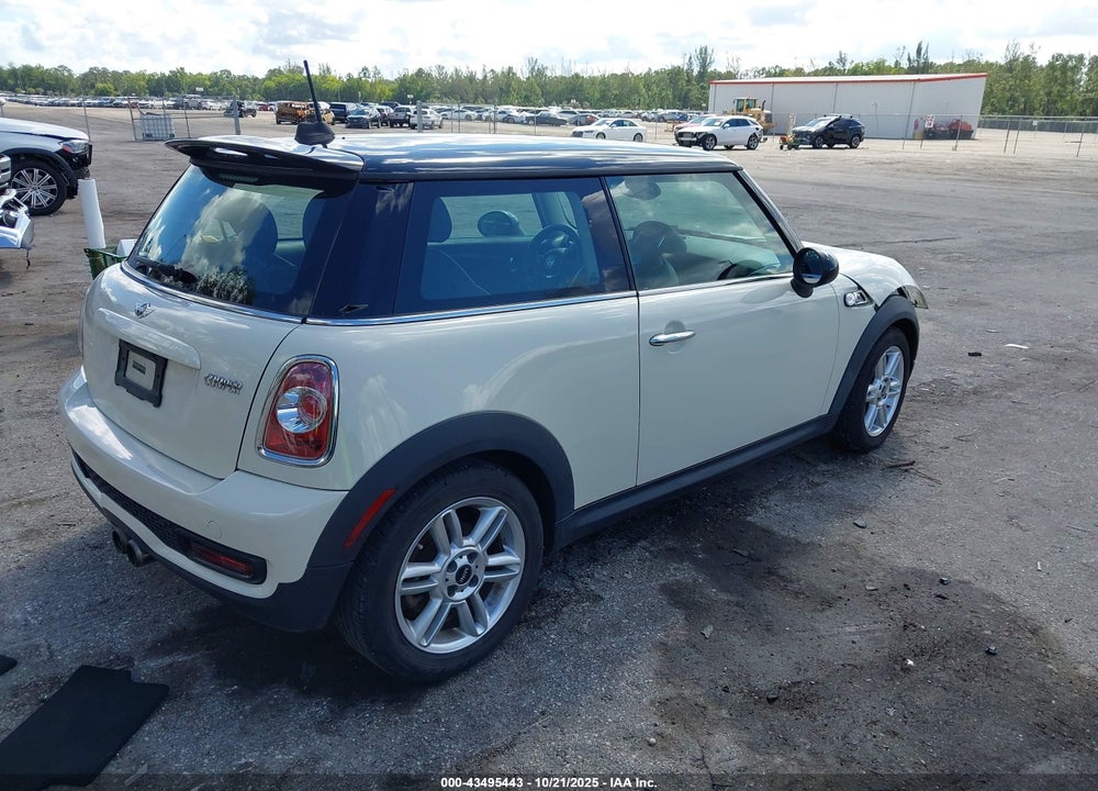 2013 MINI HARDTOP VIN: WMWSV3C59DT388625