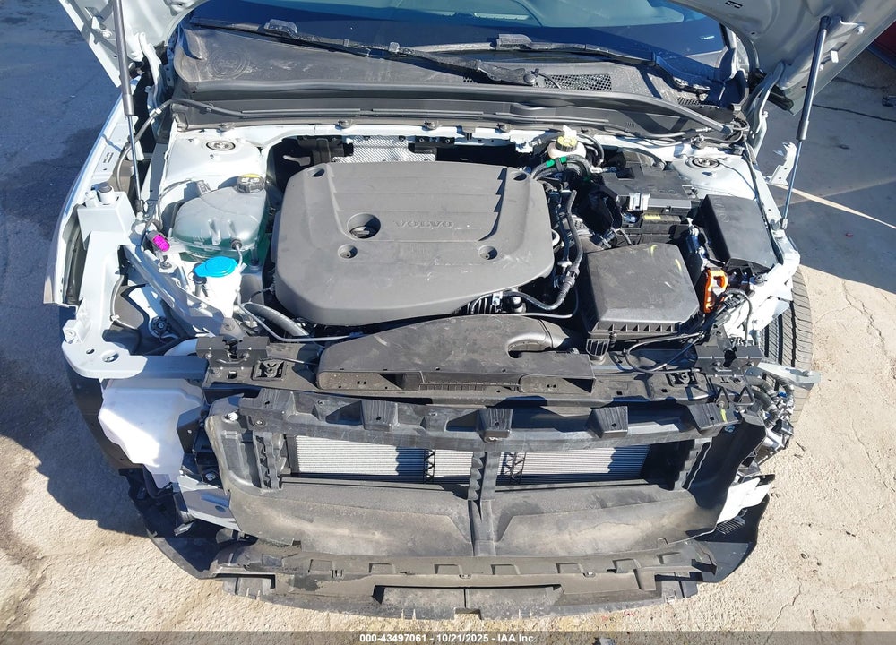 2025 VOLVO XC40 VIN: YV4L12UJXS2598076