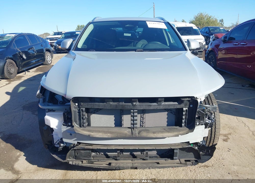 2025 VOLVO XC40 VIN: YV4L12UJXS2598076