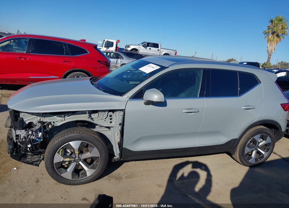 2025 VOLVO XC40 VIN: YV4L12UJXS2598076