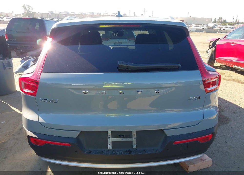 2025 VOLVO XC40 VIN: YV4L12UJXS2598076