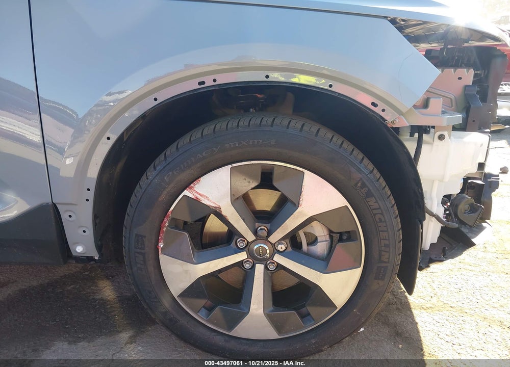 2025 VOLVO XC40 VIN: YV4L12UJXS2598076