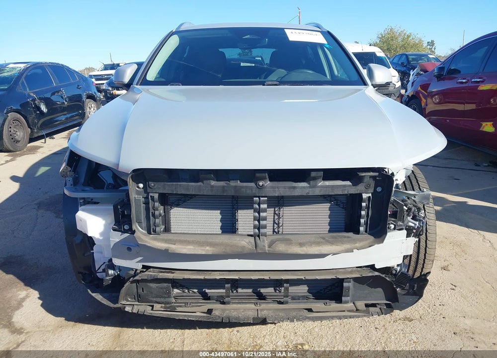 2025 VOLVO XC40 VIN: YV4L12UJXS2598076