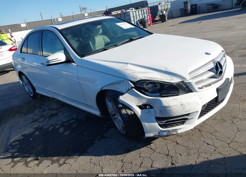 2013 MERCEDES-BENZ C 250 SPORT VIN: WDDGF4HB6DG017592