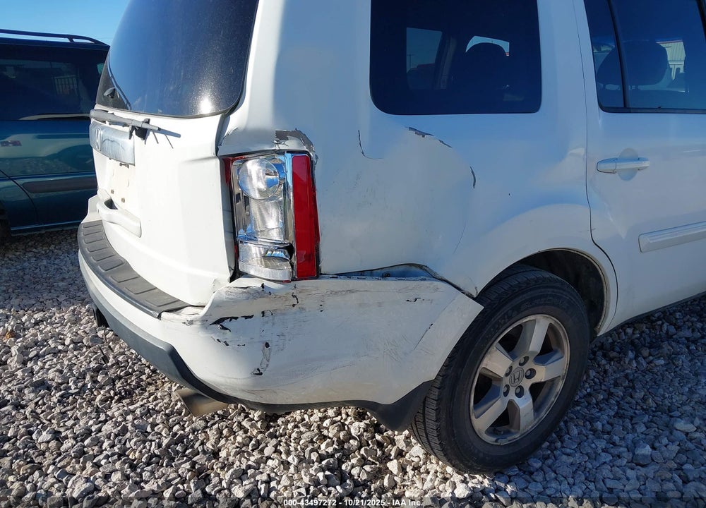 2011 HONDA PILOT EX VIN: 5FNYF3H46BB003497