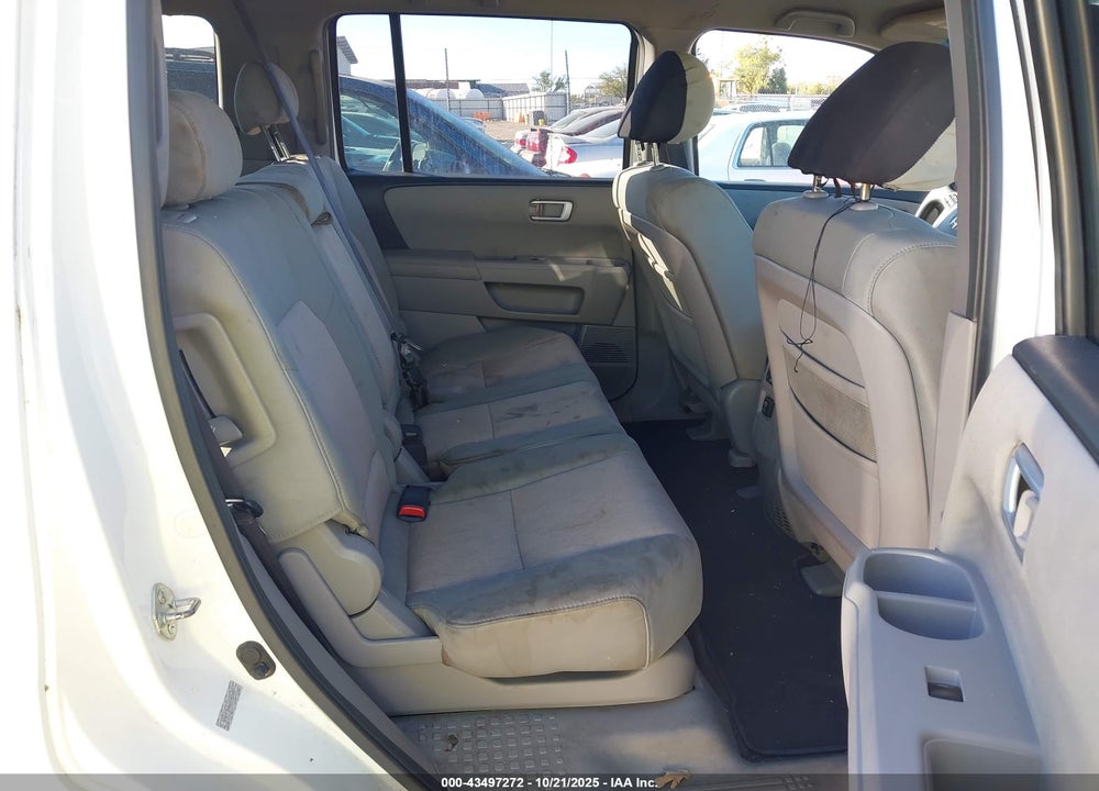 2011 HONDA PILOT EX VIN: 5FNYF3H46BB003497