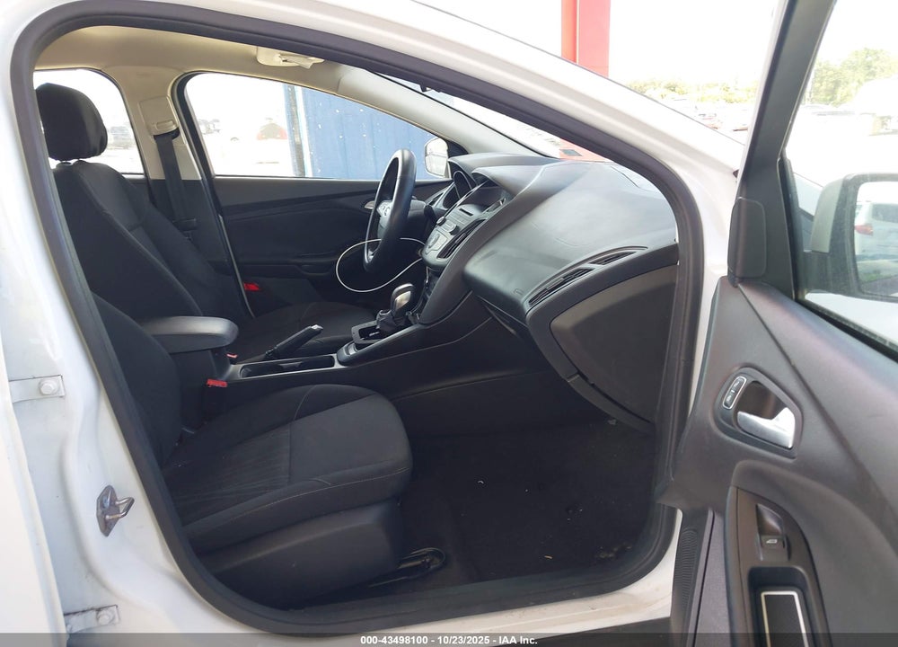 2016 FORD FOCUS SE VIN: 1FADP3K24GL318313