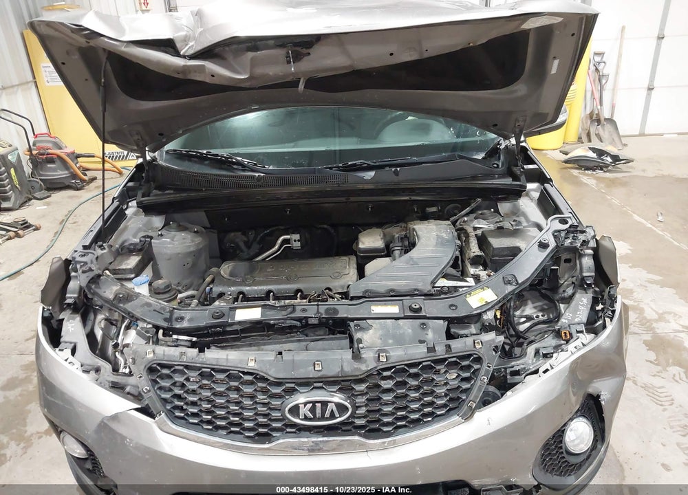 2011 KIA SORENTO LX VIN: 5XYKTCA19BG085880