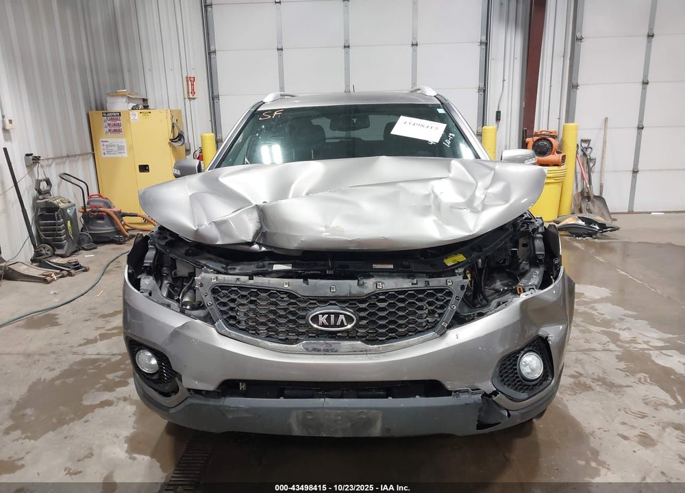 2011 KIA SORENTO LX VIN: 5XYKTCA19BG085880