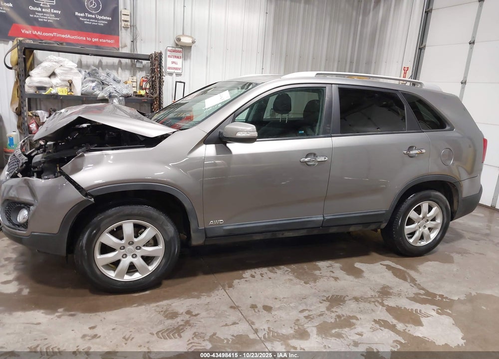 2011 KIA SORENTO LX VIN: 5XYKTCA19BG085880