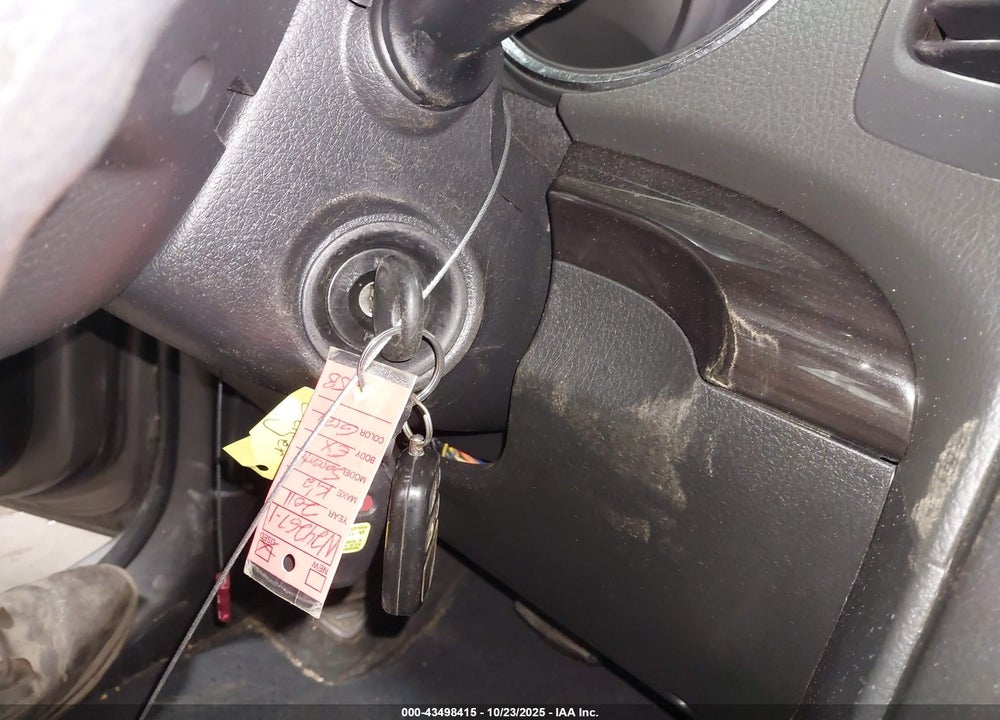 2011 KIA SORENTO LX VIN: 5XYKTCA19BG085880