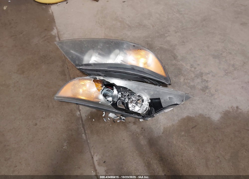 2011 KIA SORENTO LX VIN: 5XYKTCA19BG085880