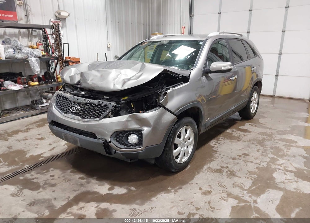2011 KIA SORENTO LX VIN: 5XYKTCA19BG085880